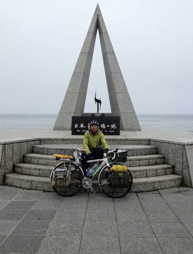 自転車では26年ぶりの宗谷岬！天気が悪く樺太は見えない